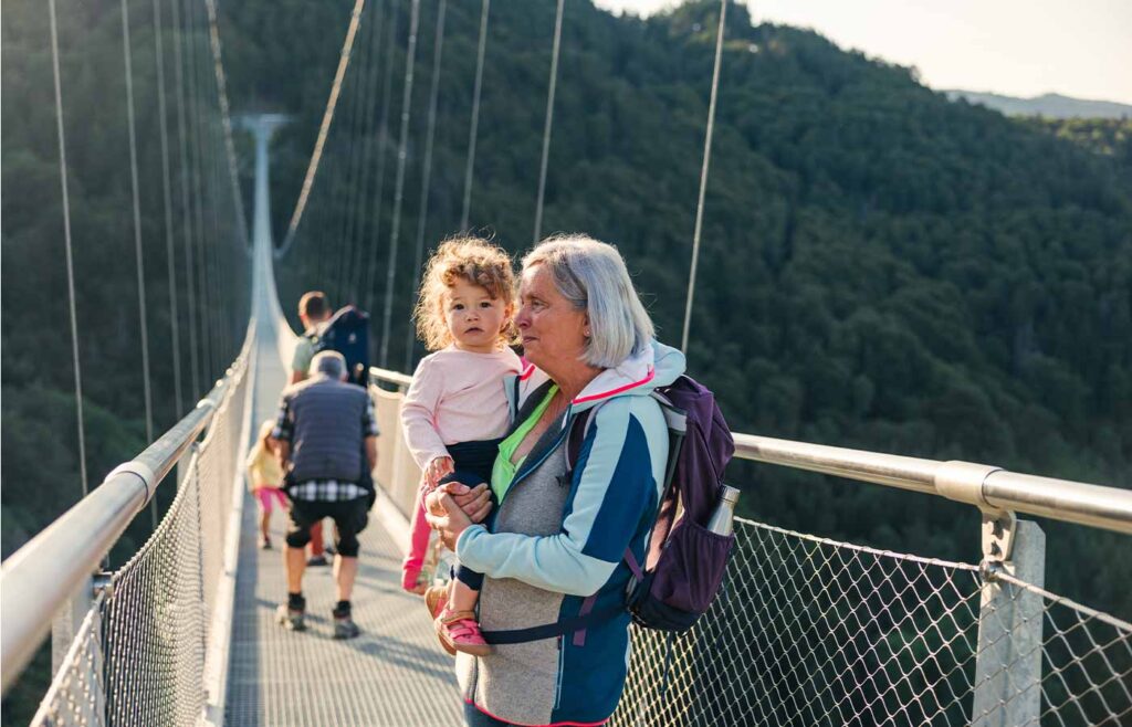 Oma mit Enkelkind auf der BLACKFORESTLINE
